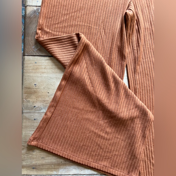 Beyond Yoga | Free Flow Wide Leg Cropped Pants - Picture 4 of 15